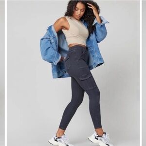 SPANX Stretch Twill Ankle Cargo Pant
Washed Black Size: 1X Tall Long Length